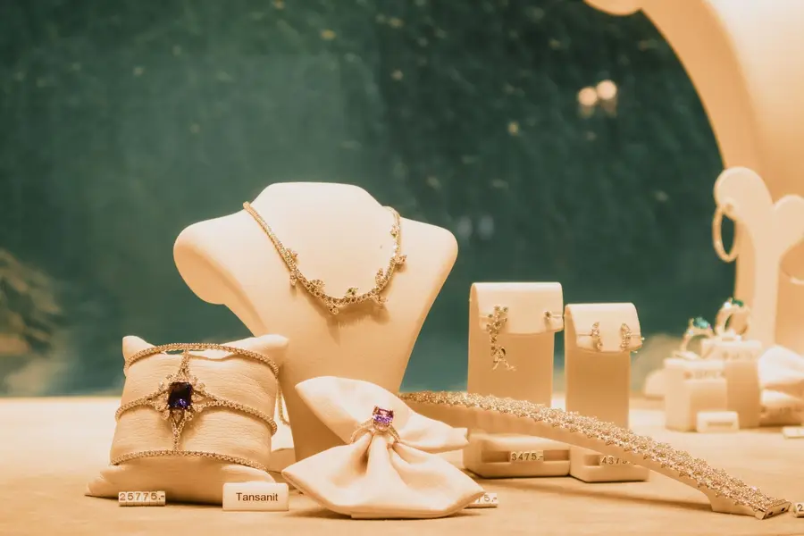 Gold jewellery photograph used in the Atelier template example.